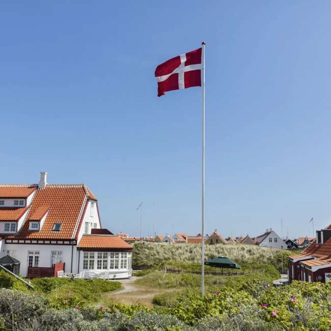 Priser på Langkilde & Søn - Dannebrog - det originale - Passer til 3m flagstang