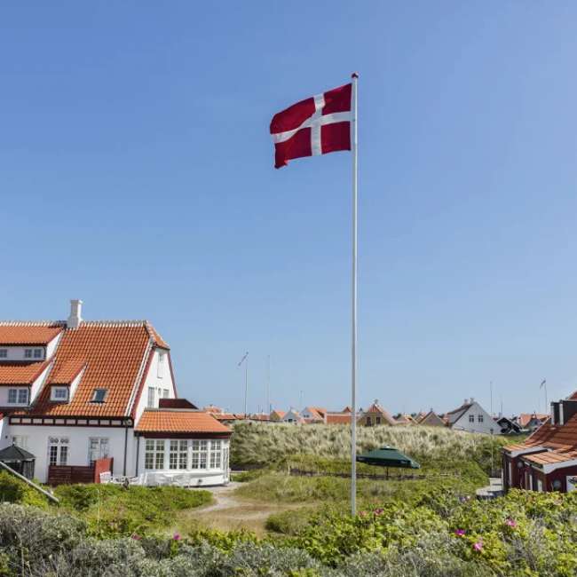 Priser på Langkilde & Søn - Dannebrog - det originale - Passer til 8m flagstang
