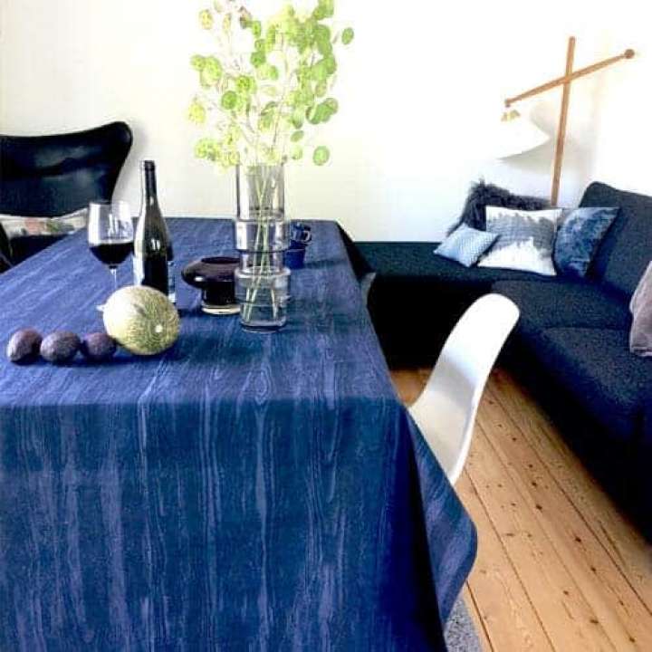 Priser på Engholm Textiles - Akryldug med antiskrid Wood Midnight Notes by Susanne Schjerning - i metermål