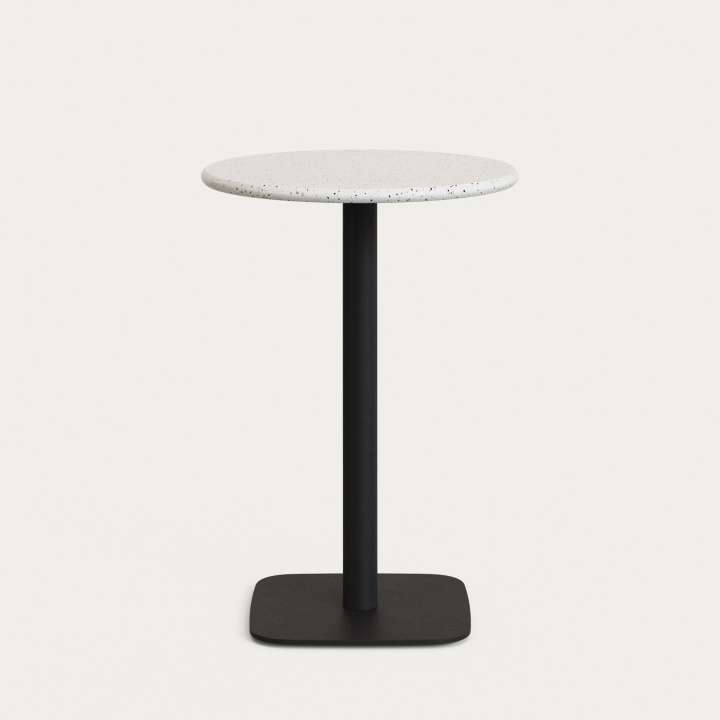 Priser på KAVE HOME Saura højt barbord med hvid terrazzo plade og sort metal firkantet fod 70x70x99 cm