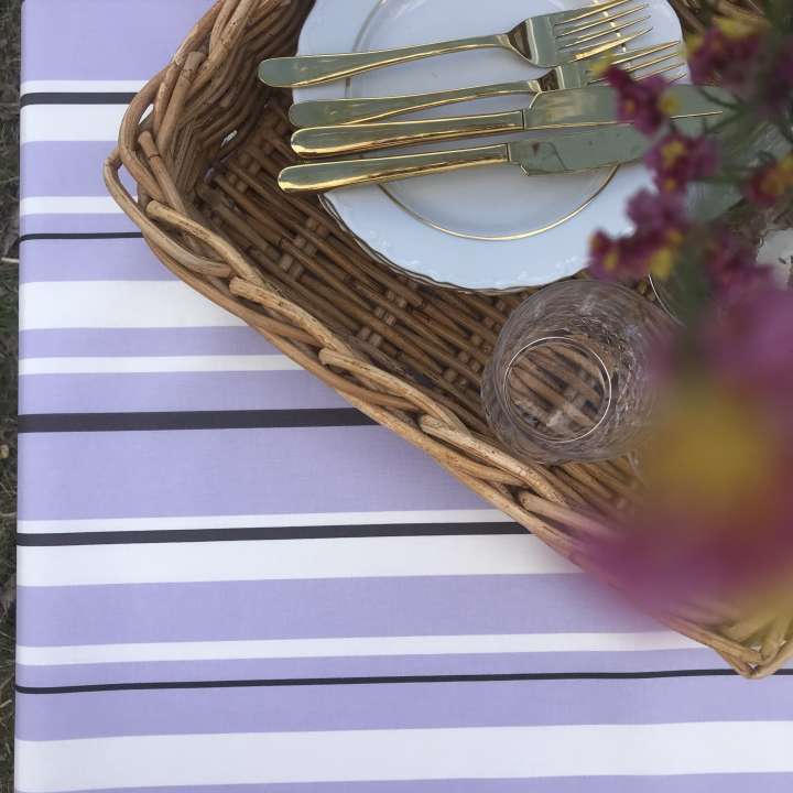 Priser på Engholm Textiles - Akryldug med antislip Heno Stripe Lilla - i metermål
