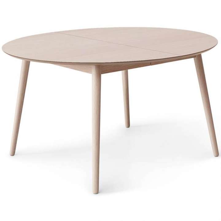 Priser på Meza by Hammel spisebord - Round - Ø:135 cm. - Eg finér - Ben i hvidpigm. eg