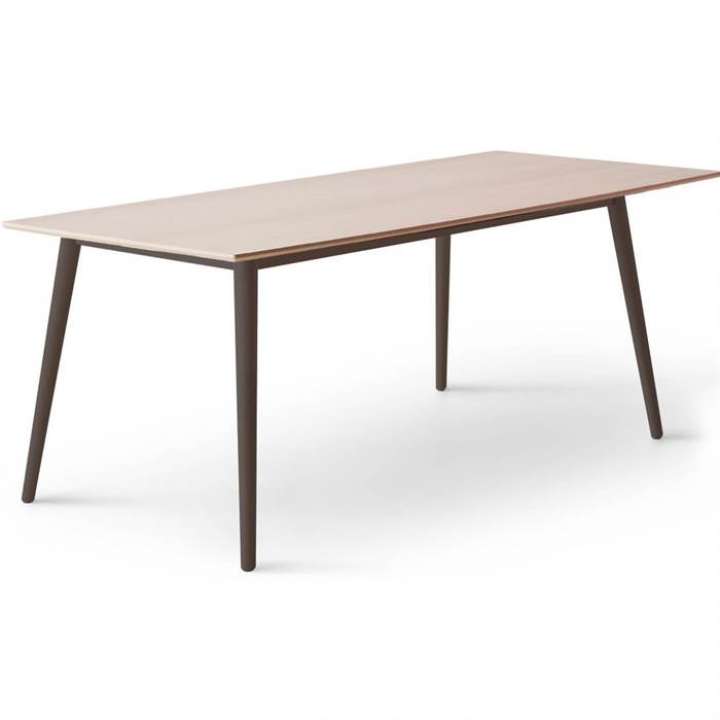 Priser på Meza by Hammel spisebord - Rounded - 165 x 90 cm. - Eg finér - Ben i sort bejdset ask - Inkl. 2 tillægsplader
