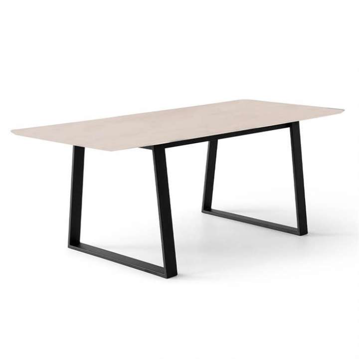Priser på Meza by Hammel spisebord - Rounded - 165 x 90 cm. - Eg finér - Trapez stel - Inkl. 2 tillægsplader
