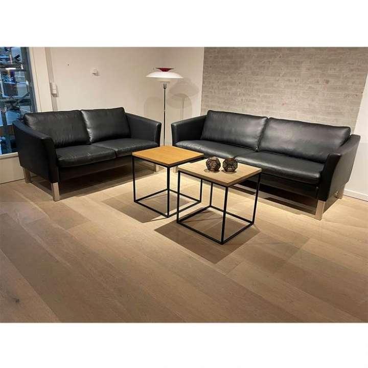 Priser på Stouby Ace sofa 2+3 pers. med sort standard læder