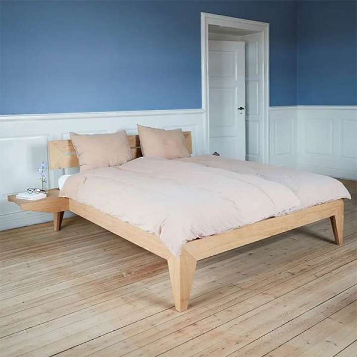 Priser på Wood Zone WZ.20 sengeramme i massiv egetræ - 180 x 200 cm - uden sengeborde, med gavl
