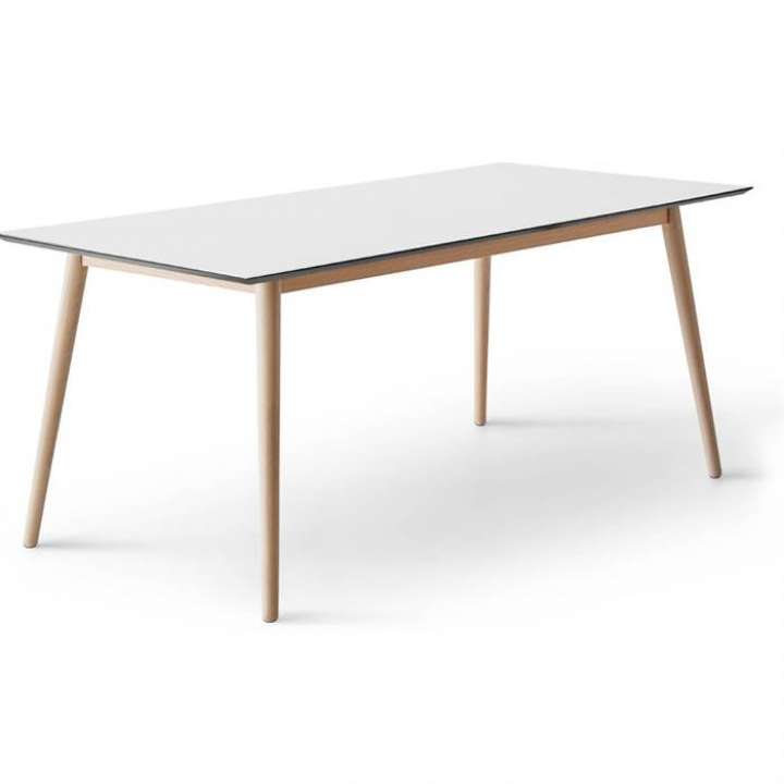 Priser på Meza by Hammel spisebord - Square - 210 x 100 cm. - Hvid laminat - Ben i hvidpigm. eg