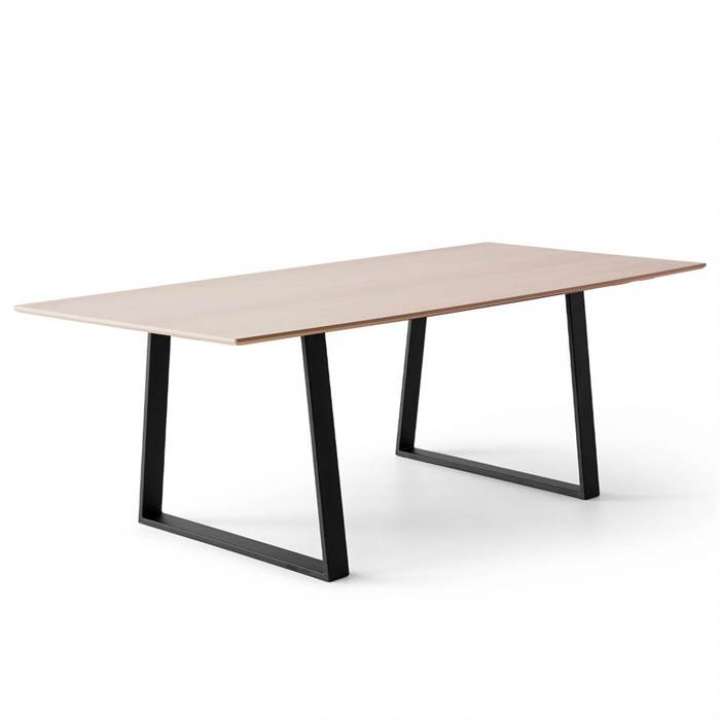 Priser på Meza by Hammel spisebord - Square - 210 x 100 cm. - Eg finér - Trapez stel
