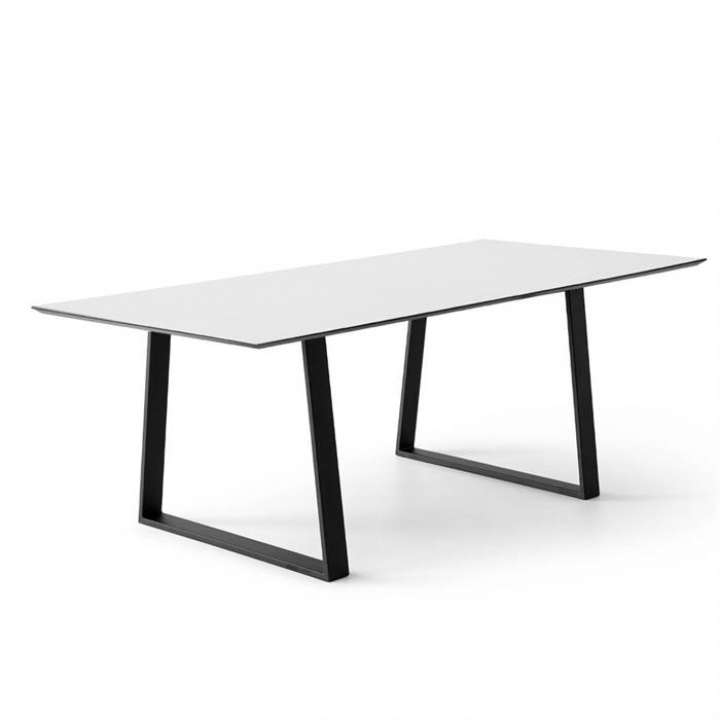 Priser på Meza by Hammel spisebord - Square - 210 x 100 cm. - Hvid laminat - Trapez stel