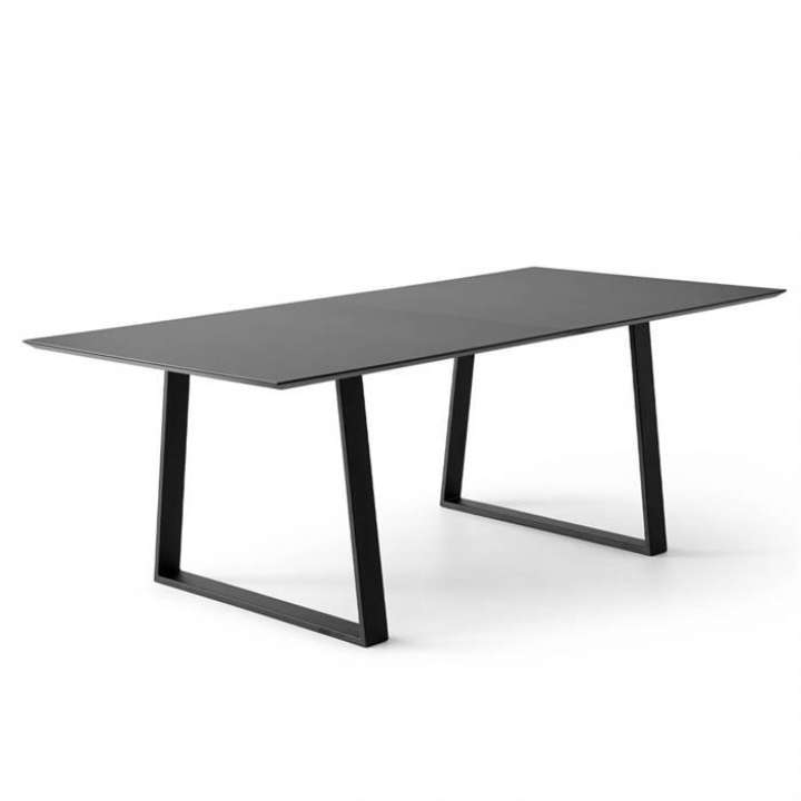 Priser på Meza by Hammel spisebord - Square - 210 x 100 cm. - Sort Antifinger laminat - Trapez stel