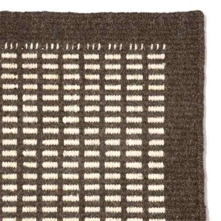 Priser på C. Olesen Luxor tæppe - 80 x 325 cm. - Coffee/White