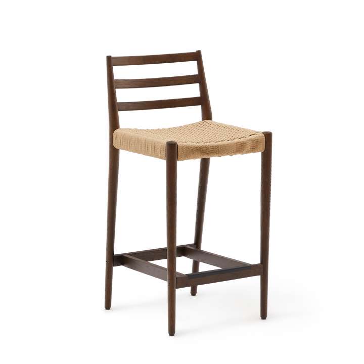 Priser på KAVE HOME Analy barstol, m. ryglæn og fodstøtte - natur papirsnor og valnøddefarvet egetræ (70cm)