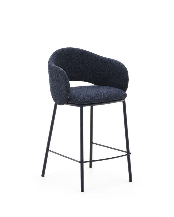 Priser på KAVE HOME Maina barstol, m. ryglæn armlæn, fodstøtte - blå chenille og blå stål (65cm)
